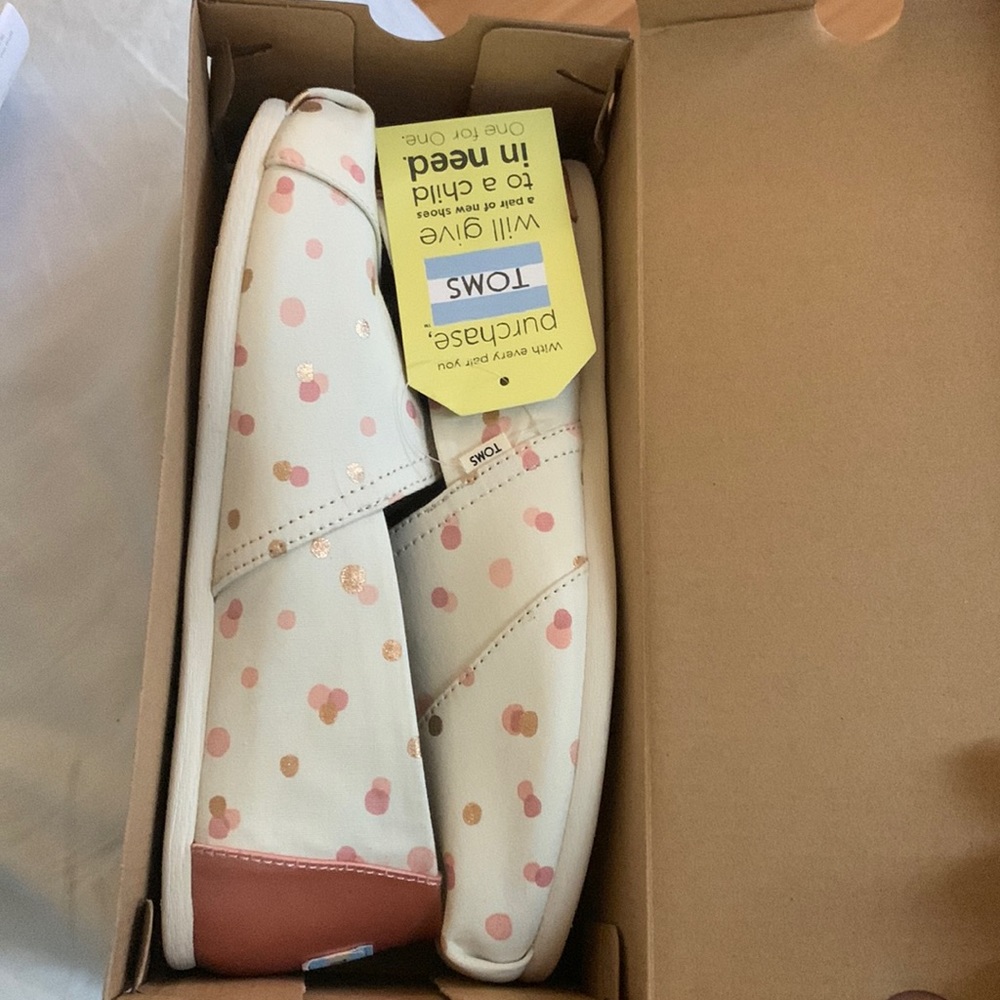 NWT Pale blush metallic Toms Shoes